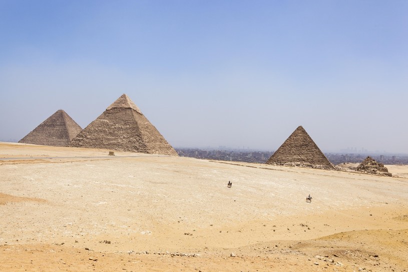 Piramidy w Gizie /Mel Longhurst/Capital Pictures /East News