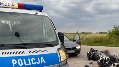 Pirat uciekał przed policją. W środku wsi rozpędził motocykl do ponad 180 km/h