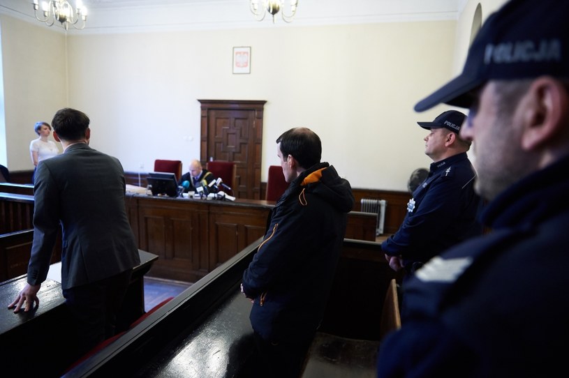 Piroman został skazany na 4 lata i 4 miesiące więzienia /Adam Warżawa /PAP