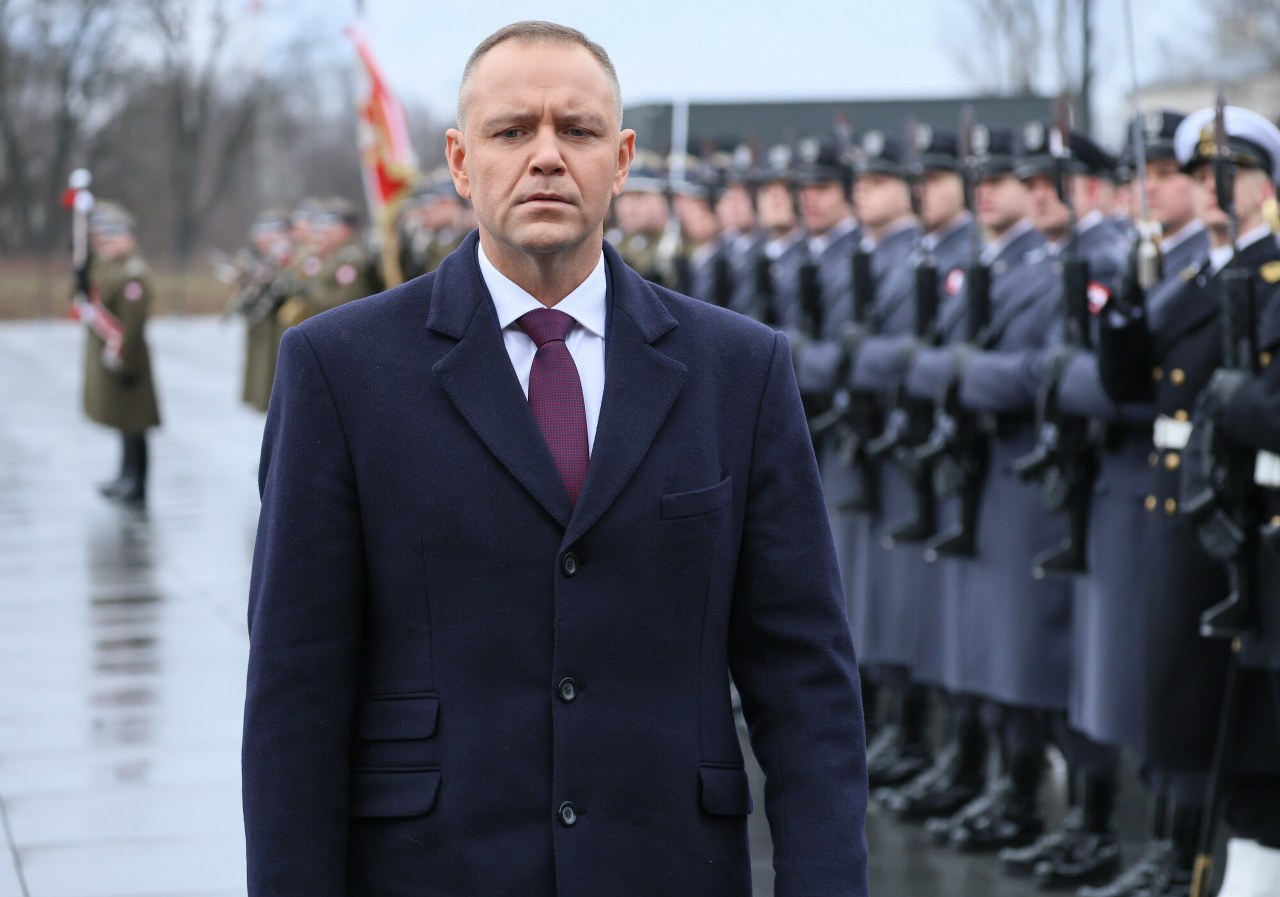 PiS "za, a nawet przeciw". Co dalej z ustawą dot. SAFE? [ANKIETA]