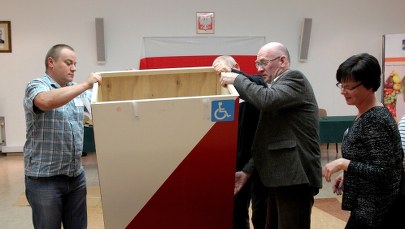 PiS o frekwencji w referendum: Czerwona kartka dla PO 