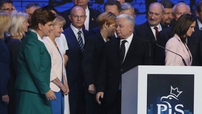 PiS obiecuje: Więcej dla pracowników, darmowe leki, podatek bankowy...