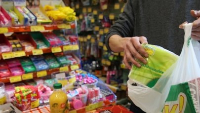 PiS ostrzega handlowców przed próbami omijania zakazu niedzielnego handlu