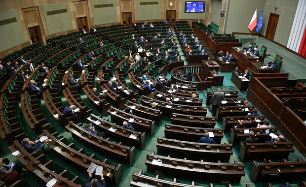 PiS walczy o utrzymanie większości. Jutro posiedzenie Sejmu 