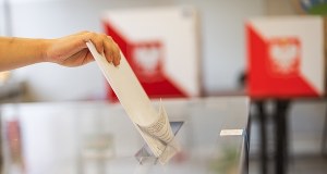 PiS wygrywa bez większości. Ponad połowa mandatów dla opozycji [SONDAŻ]