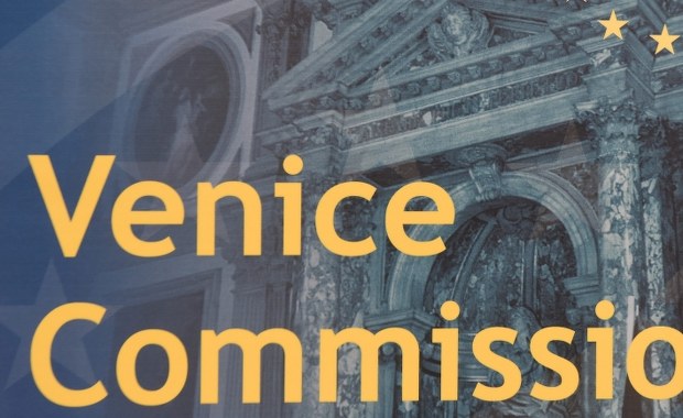 PiS wymienia polskich reprezentantów w Komisji Weneckiej