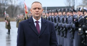 PiS "za, a nawet przeciw". Co dalej z ustawą dot. SAFE? [ANKIETA]