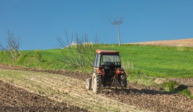 PiS zgłasza swoją ustawę. Chce ochrony polskiej ziemi