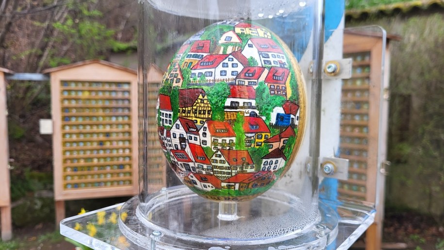 Pisanka eksponowana na tzw. Pisankowym Szlaku /Beniamin Piłat /RMF FM /RMF FM