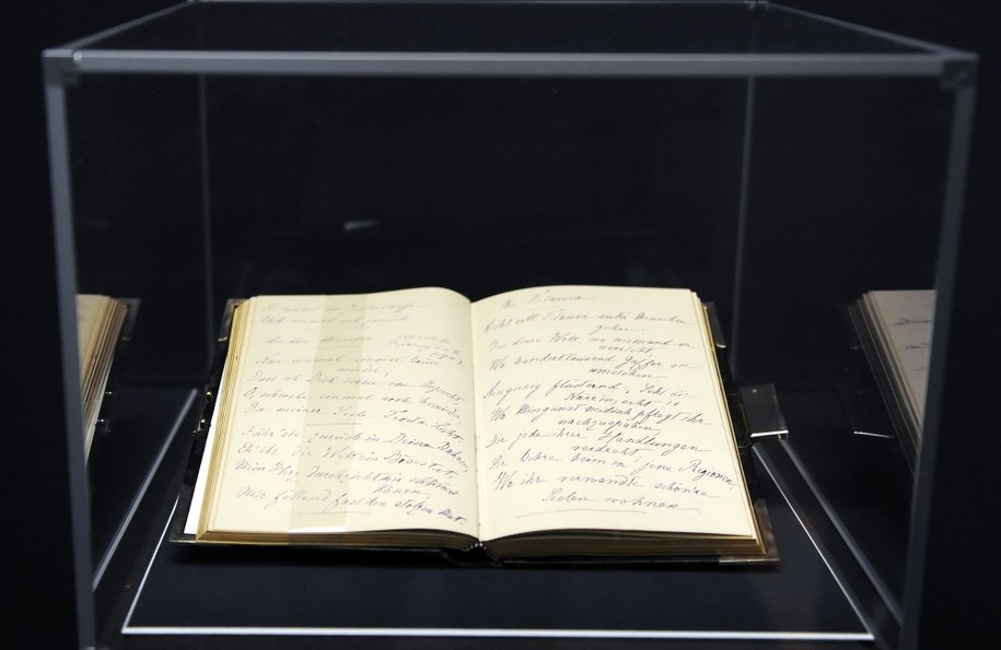 Pisany wierszem pamiętnik cesarzowej Elżbiety /Britta Pedersen  /PAP