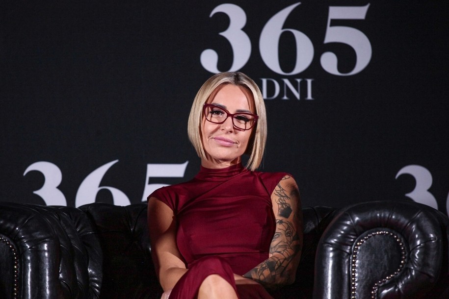 Pisarka Blanka Lipińska podczas konferencji prasowej dotyczącej filmu "365 dni" /Mateusz Marek /PAP