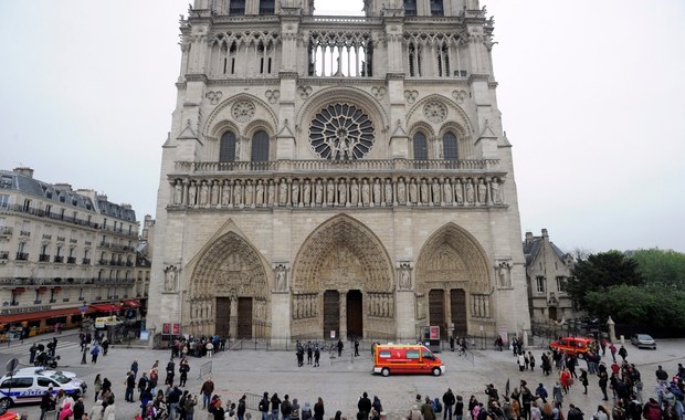 Pisarz zastrzelił się w Notre Dame. Wcześniej umieścił na blogu znaczący wpis