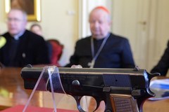 Pistolet Ali Agcy można zobaczyć w papieskim muzeum w Wadowicach