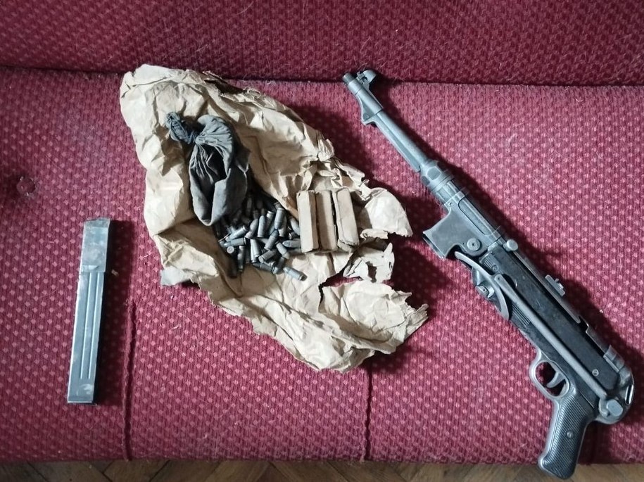 Pistolet maszynowy MP-40 znaleziony w remontowanej kamienicy /Policja Małopolska /Policja