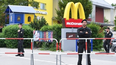 Pistolet zamachowca z Monachium był przeróbką atrapy na broń ostrą