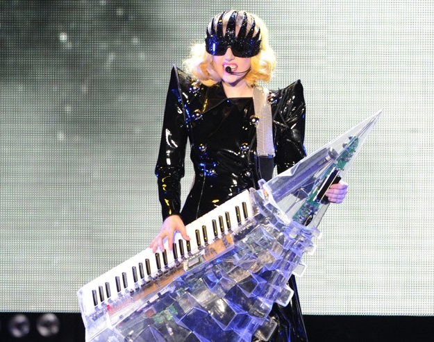 "Piszę muzykę każdego dnia" - mówi Lady GaGa /AFP