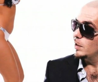 Pitbull i srebrne bikini. Zobacz!