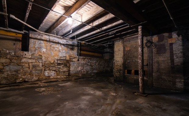 Piwnica rodem z horroru. Tak Rosjanie przetrzymują... Rosjan