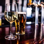 ​Piwo przed winem i kaca ominiesz? Wynik badań jest jednoznaczny