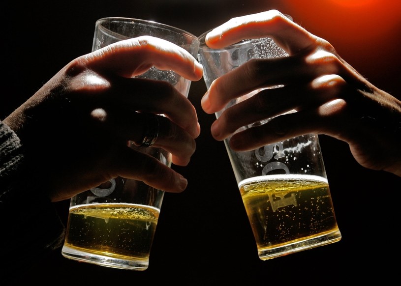 Piwo smakuje lepiej, gdy nie musimy za nie przepłacać... /Getty Images/Flash Press Media