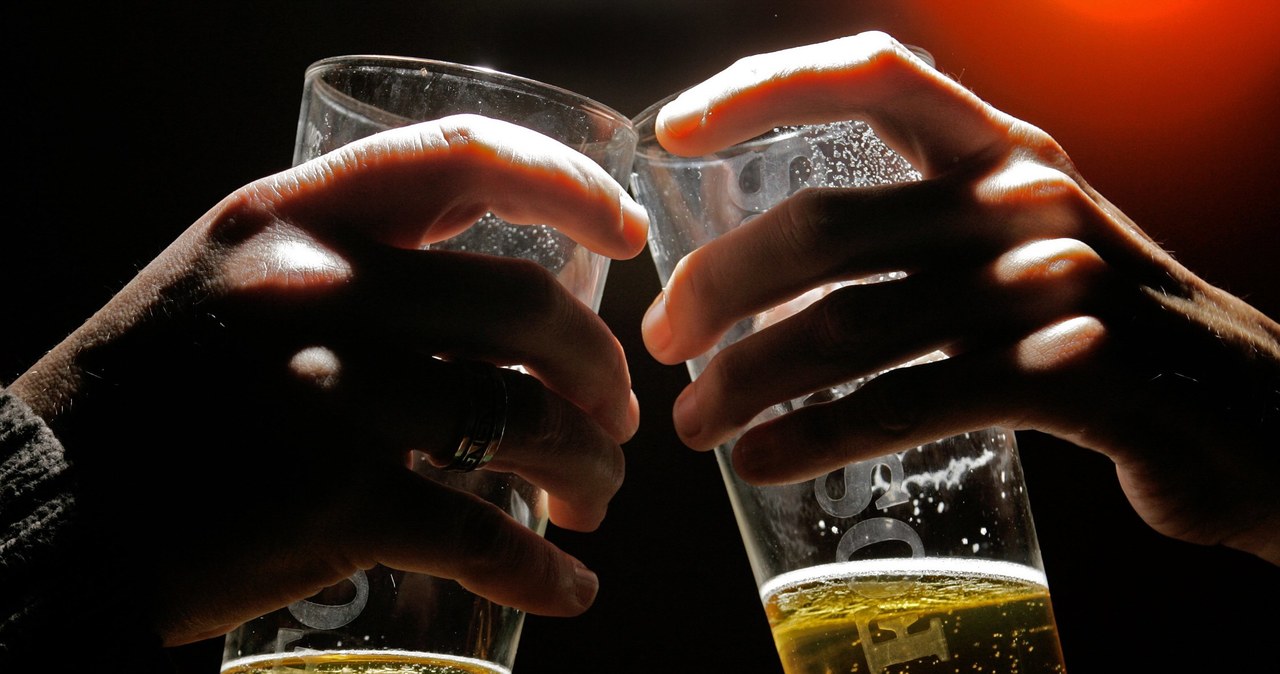 Piwo smakuje lepiej, gdy nie musimy za nie przepłacać... /Getty Images/Flash Press Media
