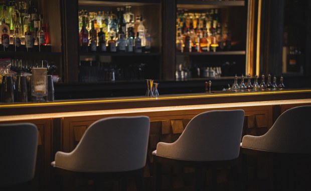 ​Piwo za 8 zł, wino od 45 zł. Szczegóły cennika w sejmowym barze