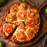 Pizza bez mąki i drożdży – łatwa, niedroga, smakowita