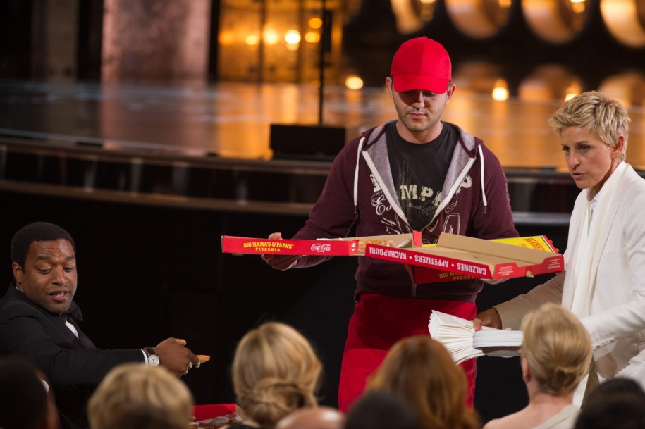 Pizza na oscarowej gali /GREG HARBAUGH /PAP/EPA