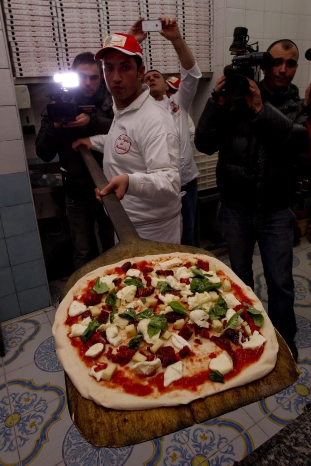 Pizza neapolitańska /CIRO FUSCO /PAP/EPA