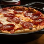 mozzarella Pizzę na grubym cieście robię na patelni. Smakuje jak z restauracji