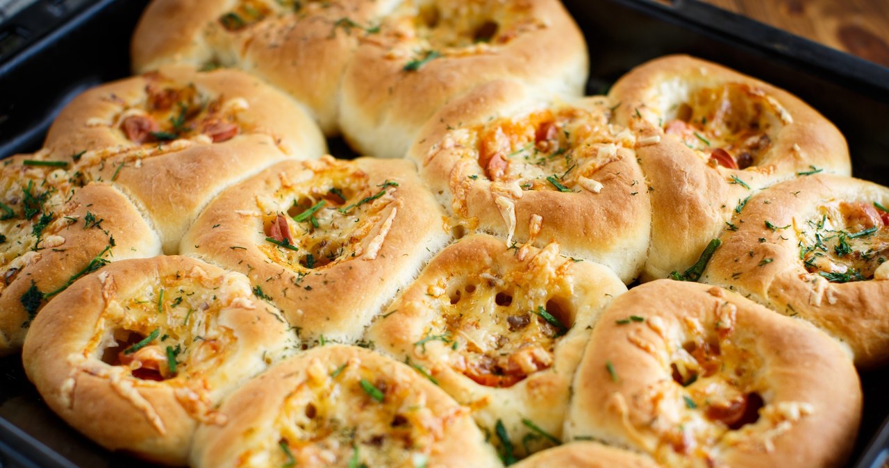 Pizzerinki to pyszna przekąska na imprezę a także na co dzień /rawlik /123RF/PICSEL