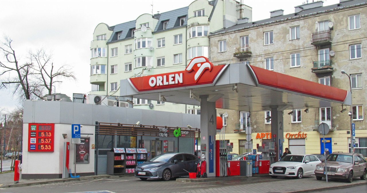 PKN Orlen jeszcze w tym roku zamierza uruchomić 500 automatów paczkowych /Marek Bazak /East News