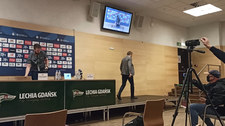 PKO BP Ekstraklasa. Piotr Stokowiec po raz ostatni opuszcza konferencję prasową jako trener Lechii Gdańsk. Wideo