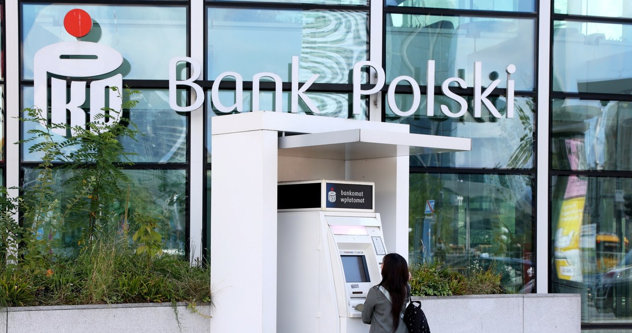 PKO BP ostrzega, chodzi o dowód osobisty. Inaczej zablokują konto bankowe. Ale problem dotyczy też innych banków. /	Wojciech Olkuśnik /East News