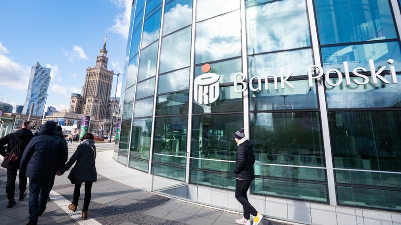 PKO BP to kolejny bank, który odpuszcza frankowiczom /Stanisław Różycki /East News