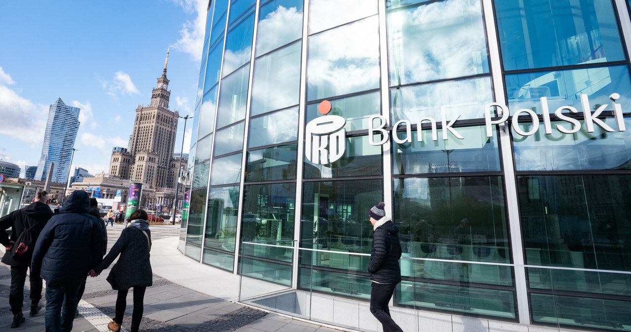 PKO BP to kolejny bank, który odpuszcza frankowiczom /Stanisław Różycki /East News