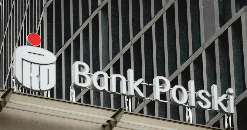 PKO BP wydał komunikat, powodem są wiadomości trafiające do Polaków /123RF/PICSEL