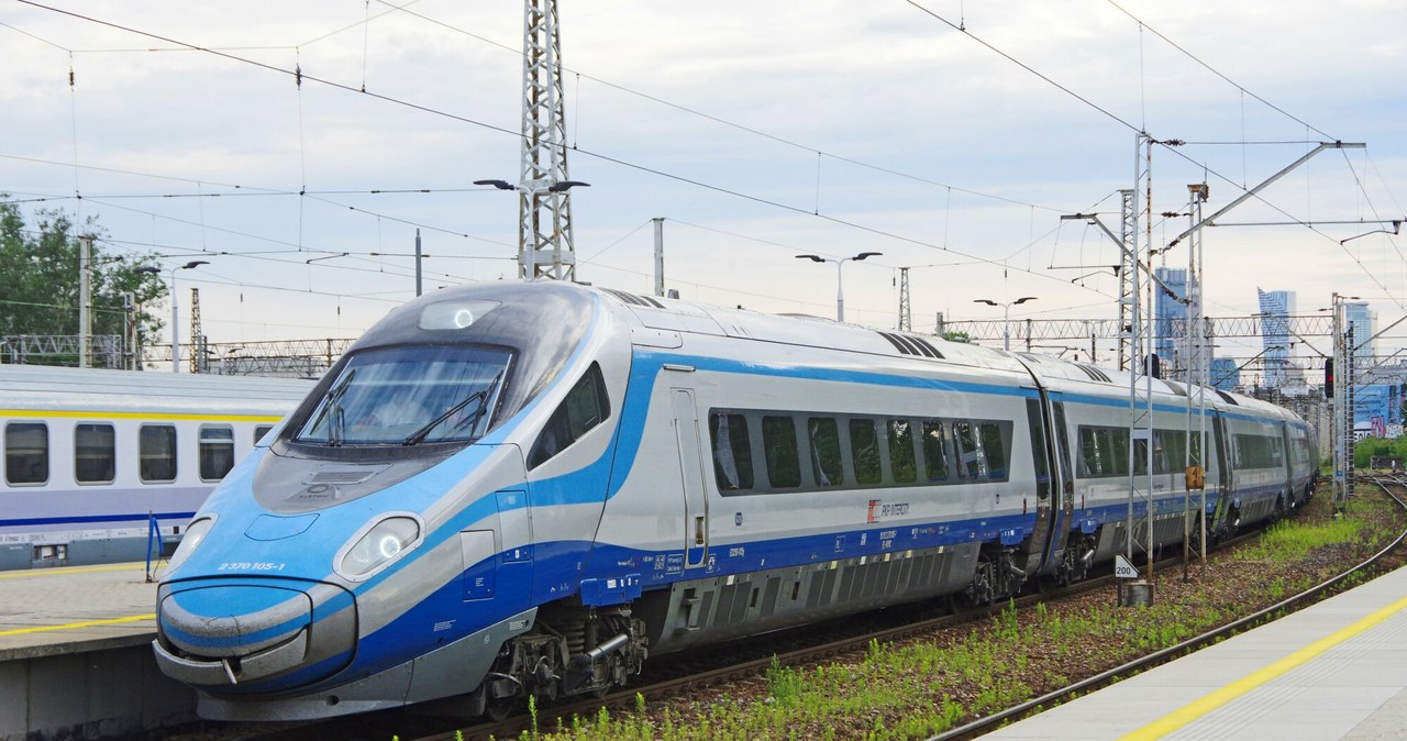 PKP Intercity chce kupić pociągi, które pojadą z prędkością 250 km/h /Marek BAZAK/East News /East News