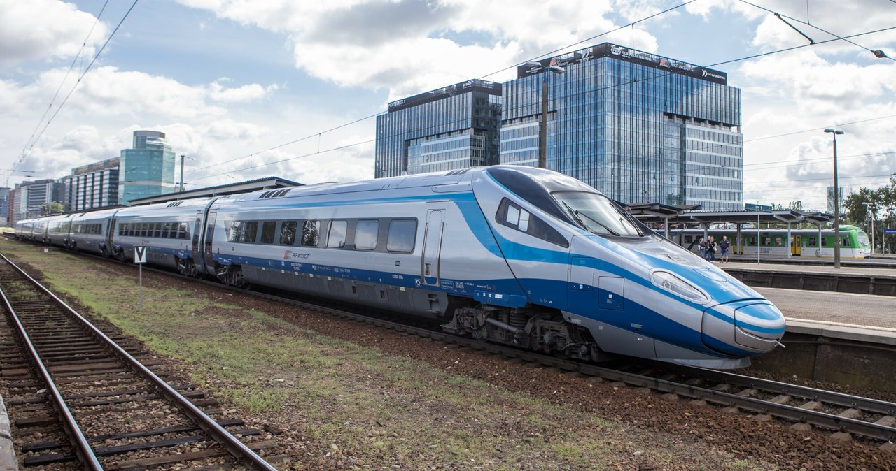 PKP Intercity chce uzupełnić flotę Pendolino. Te szybkie pociągi jeżdżą po polskich torach od 2014 r. /Tomasz Jastrzębowski /Reporter