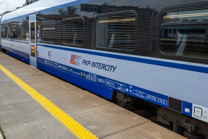 PKP Intercity ma problem ze sprzedażą biletów na wybrane pociągi /ARKADIUSZ ZIOLEK /East News
