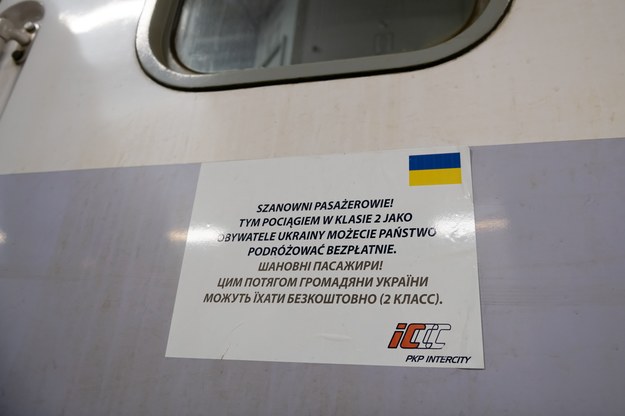 PKP Intercity: od 1 kwietnia nowe zasady podróżowania koleją dla uchodźców z Ukrainy /	Jakub Kaczmarczyk   /PAP