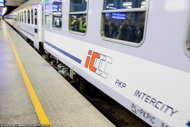 PKP Intercity planuje wprowadzić nową ofertę - Bilet Bliskomiastowy /fot. Andrzej Iwanczuk /Reporter
