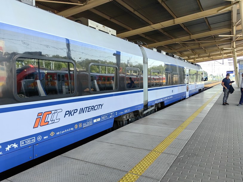 PKP Intercity ułatwia znalezenie zgubionego bagażu. /Andrzej Zbraniecki/East News /East News