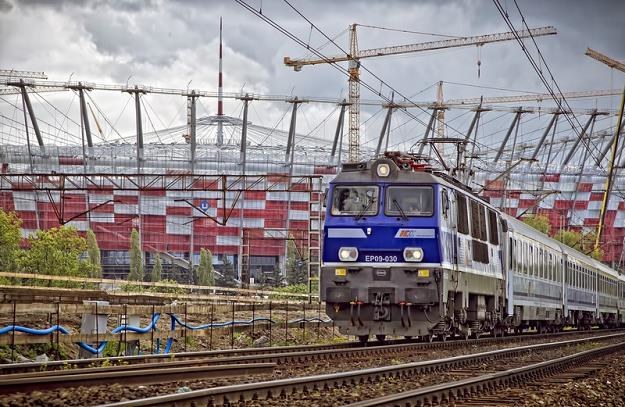 PKP Intercity w okolicach stacji kolejowej Warszawa Stadion. Fot. Andrzej Stawiński /Reporter