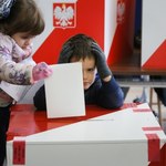 PKW podała frekwencję na godz. 17, najwięcej osób zagłosowało w Warszawie 