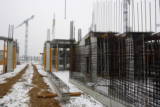 Plac budowy wrocławskiego stadionu na Euro 2012 stadionu jeszcze nie przypomina &nbsp; /Wojciech Wilczyński /RMF FM