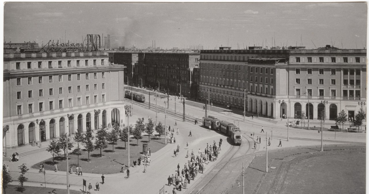 Plac Centralny w Nowej Hucie (około 1955 roku) fot. ze zbiorów Muzeum Historycznego Miasta Krakowa /Agencja FORUM