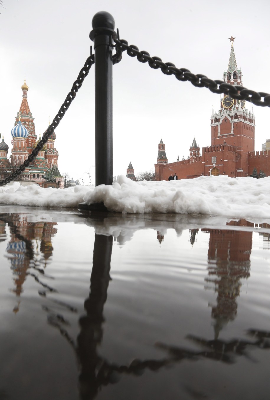 Plac Czerwony w Moskwie /MAXIM SHIPENKOV    /PAP/EPA