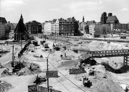 https://i.iplsc.com/plac-dominikanski-1975-rok-fot-stefan-arczylski/0002Y5498CXQWAQU-C122-F4.jpg