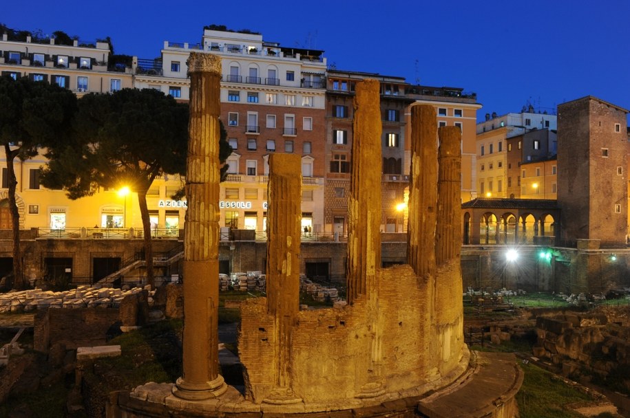 Plac Largo di Torre Argentina (zdjęcie archiwalne) /Vandeville Eric    /PAP/Abaca